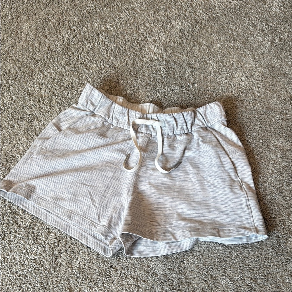 Lululemon Athletica Gray Athletic Shorts with Elastic Waistband